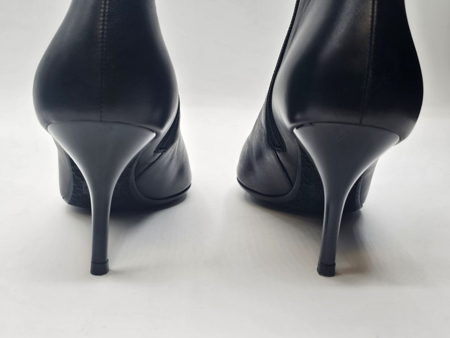 Gucci 246688 Black Leather Zip Up Ankle Boots Size 36.5 Used