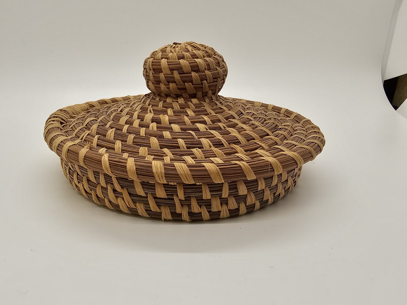 Native American Pine Needle Spiral Lidded Basket Great Quality 5" Tall X 7" Wide