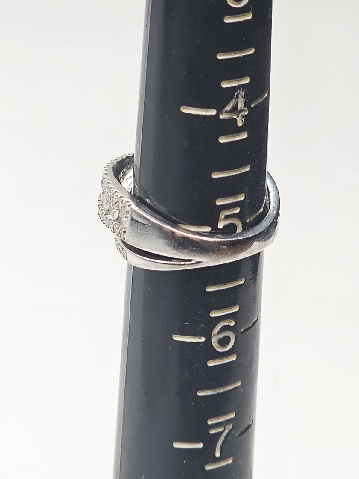 14k White Gold Diamond? Clear Stones Crossover Ring Size 5 Band 4.9 Grams