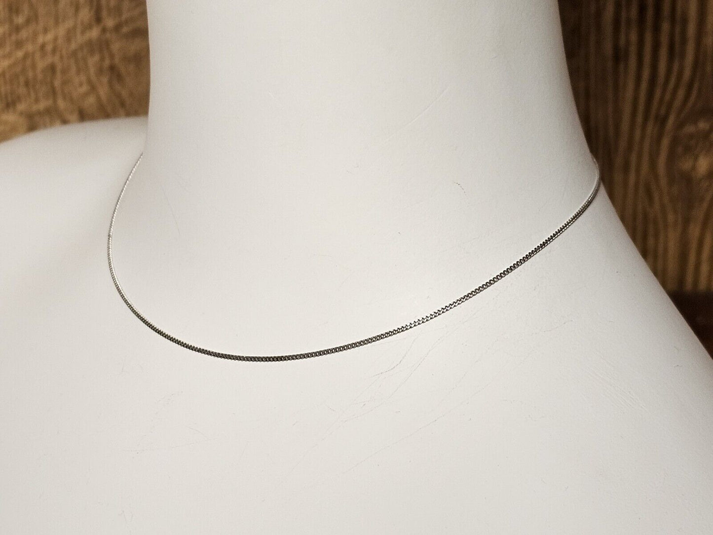 750 18K White Gold Choker 15.5 Inch Necklace 2.2 Grams