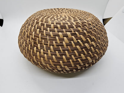 Native American Pine Needle Spiral Lidded Basket Great Quality 5" Tall X 7" Wide