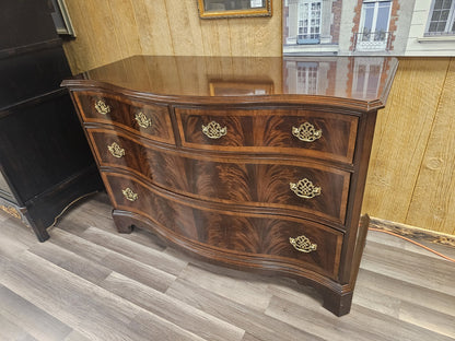 Hickory White Furniture Chippendale Style Mahogany Chest Of Drawers & Mirror