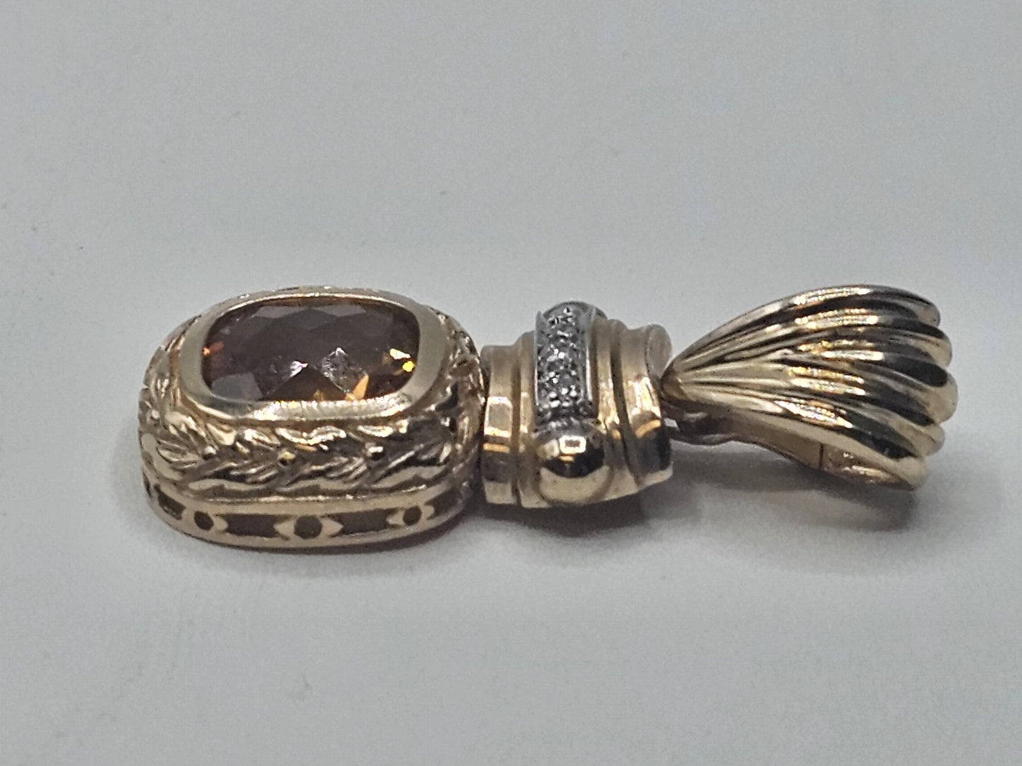 14k Yellow Gold Citrine Pendant W 4 Clear Stones 5.9 Grams 1.25 Inches Long 