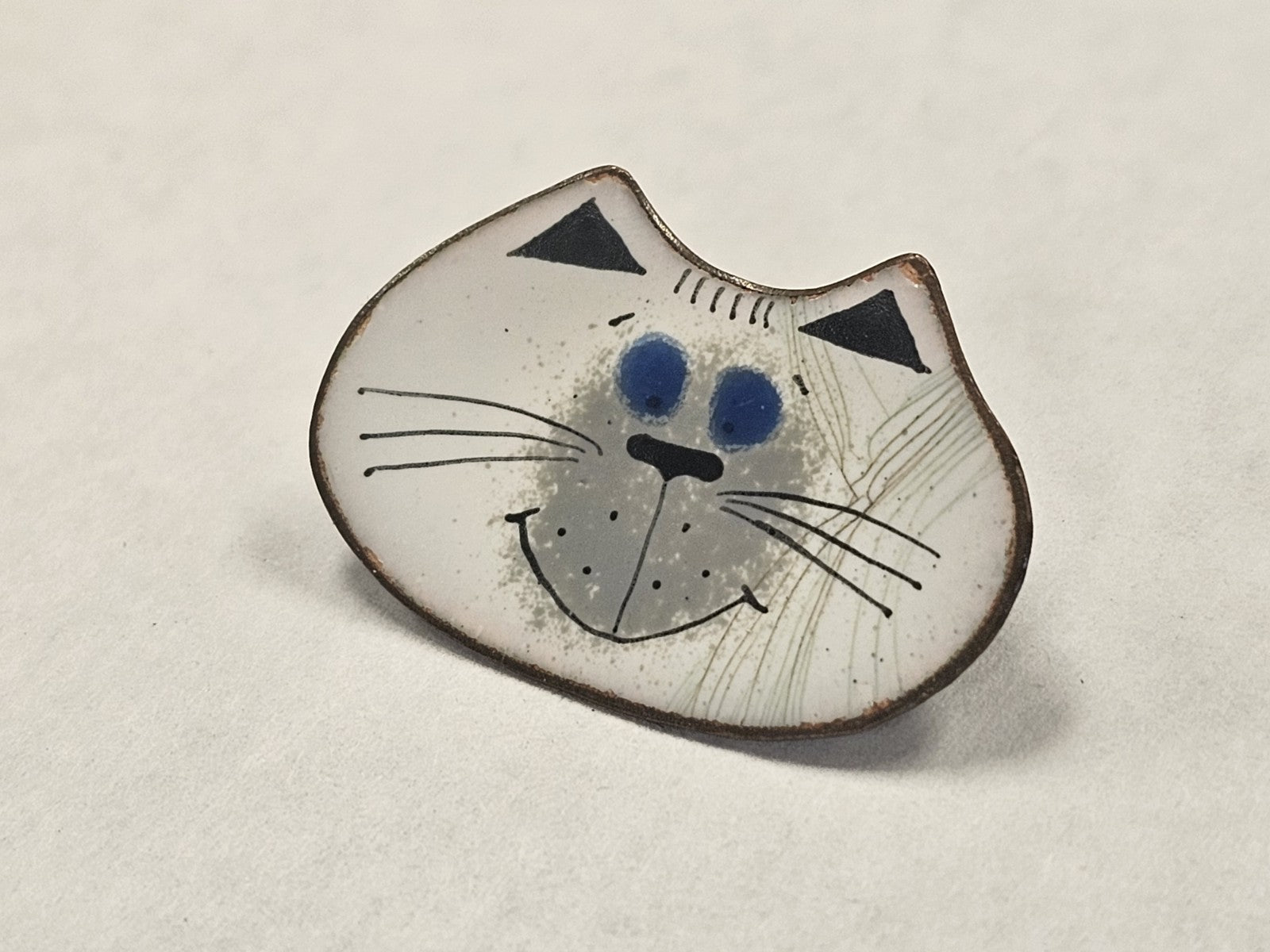 Vtg Nanci Mid Century Enamel On Copper Pin Brooch White Cat Face MCM Signed
