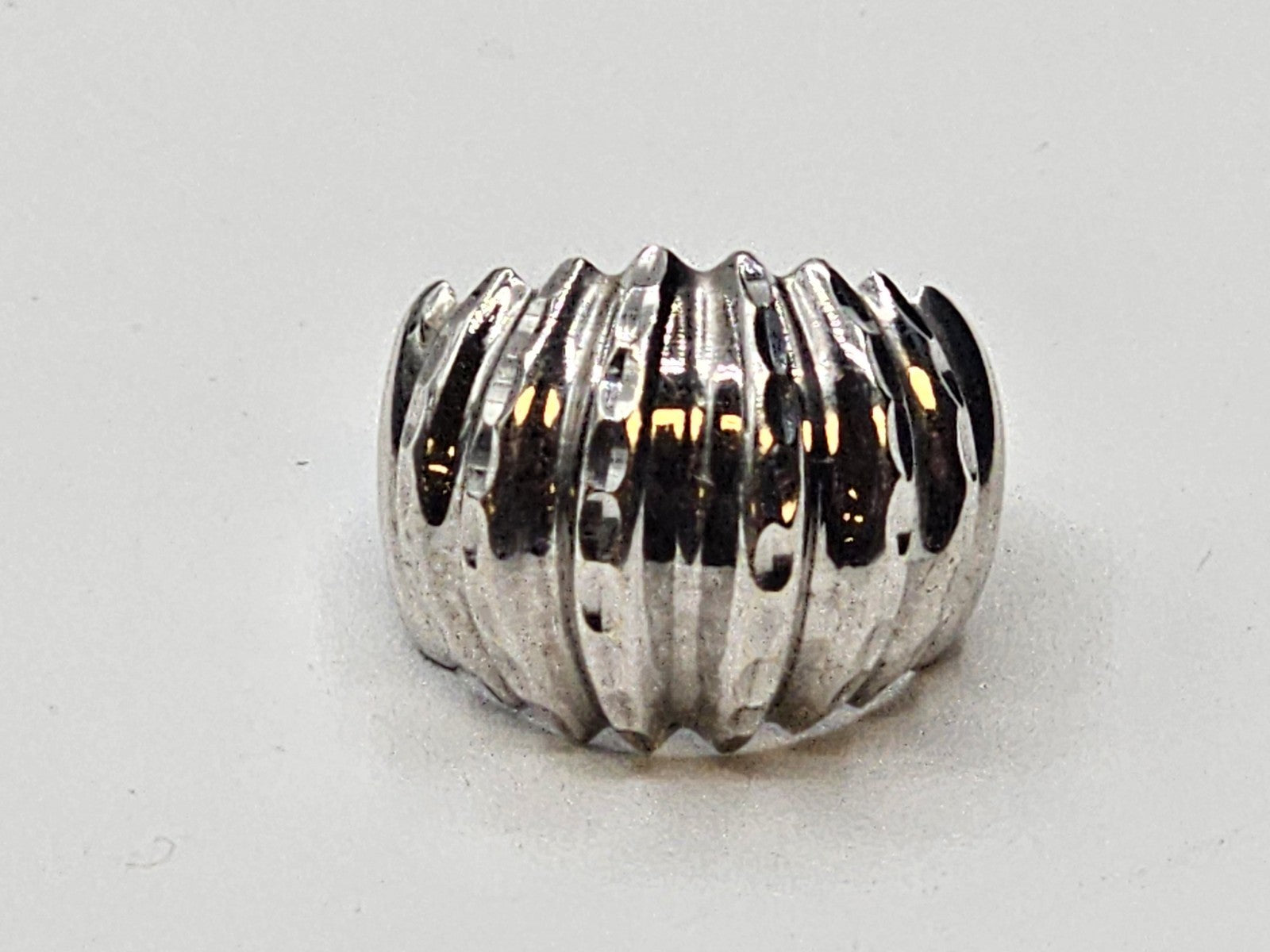 14k White Gold Ribbed Dome Ring 5 Grams Size 5 - 5.25 No Stones Makers Mark