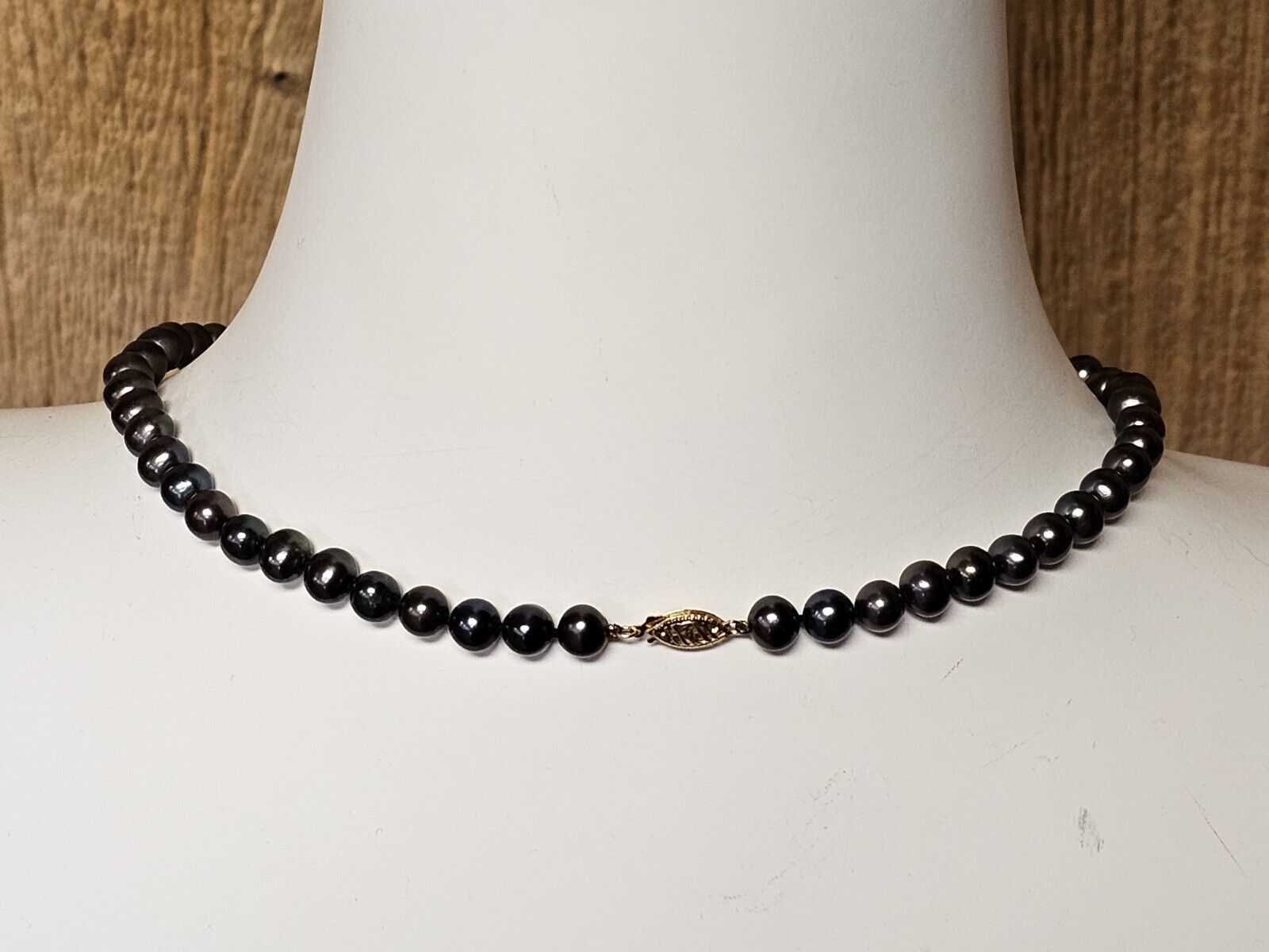 Vintage Dark Pearl Necklace Choker Iridescent 18 Inch Long With 14k Clasp