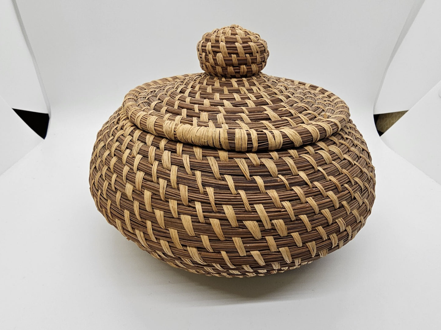 Native American Pine Needle Spiral Lidded Basket Great Quality 5" Tall X 7" Wide