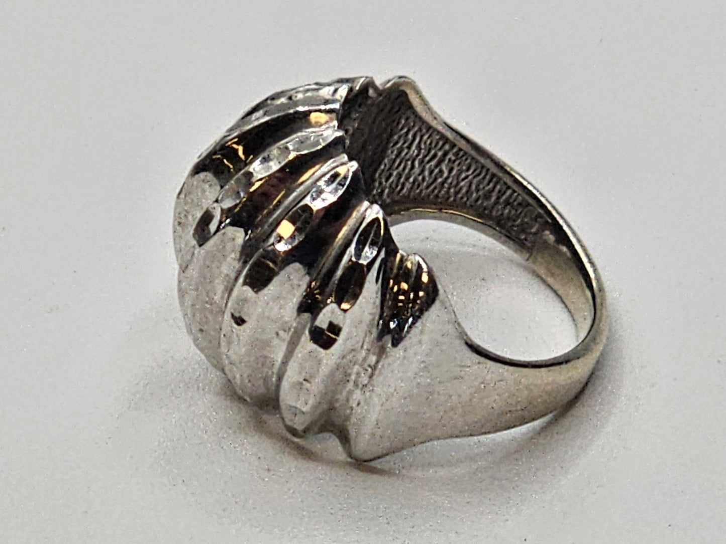 14k White Gold Ribbed Dome Ring 5 Grams Size 5 - 5.25 No Stones Makers Mark