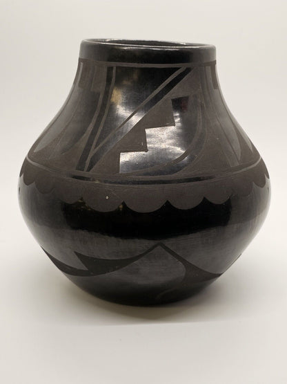 Cynthia Starflower San Ildefonso Pueblo Pottery Blackware Pottery Vase 7 In Tall