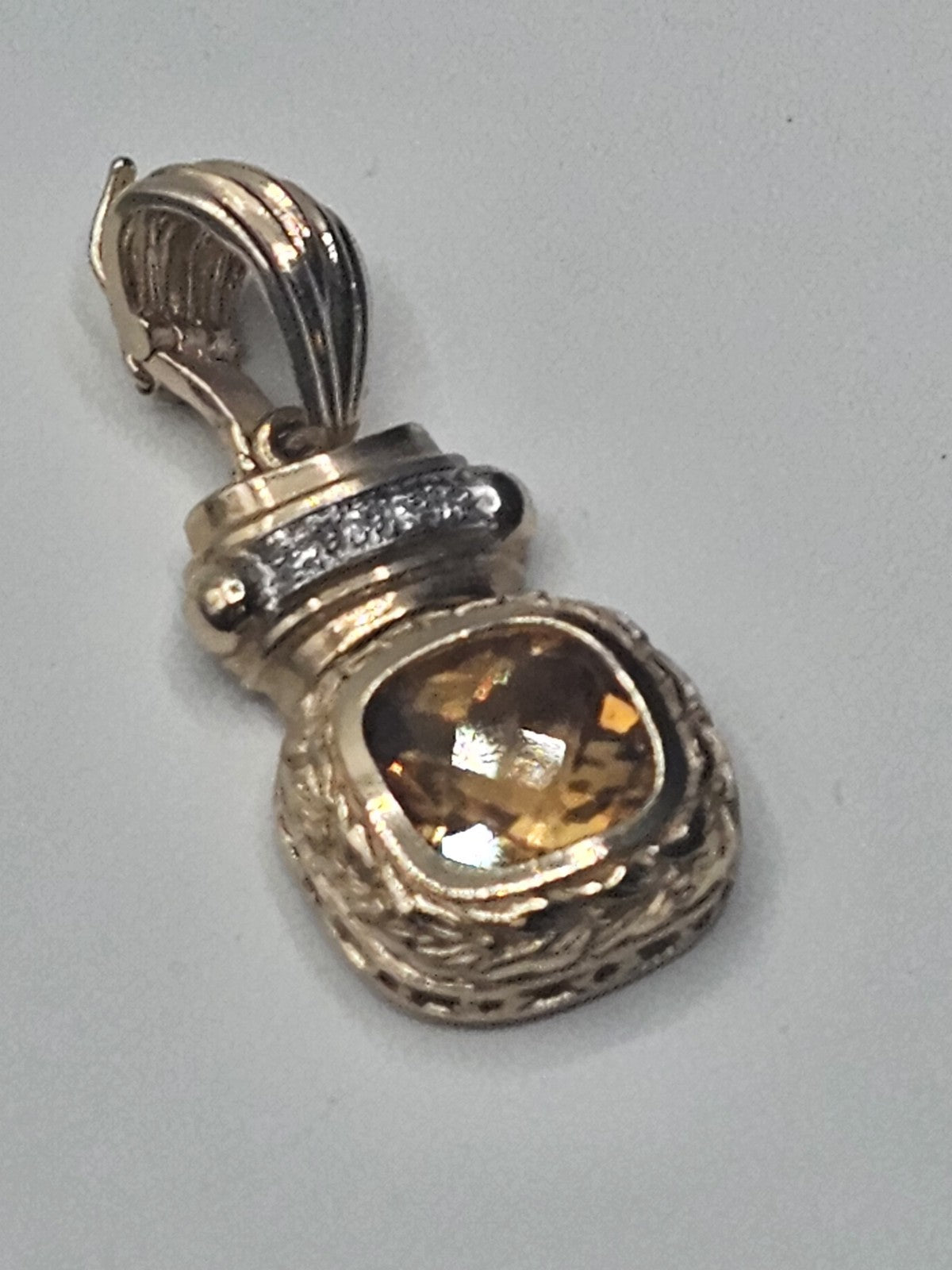 14k Yellow Gold Citrine Pendant W 4 Clear Stones 5.9 Grams 1.25 Inches Long 