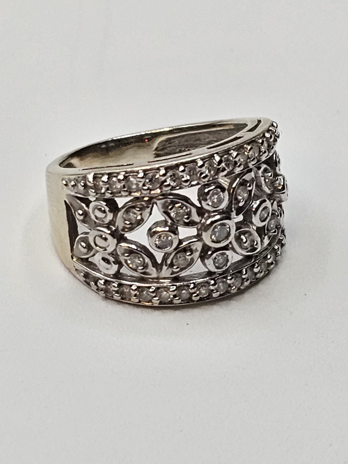 14K White Gold Floral Diamond Cocktail Ring Size 5.5 Clear Stones 6 Grams