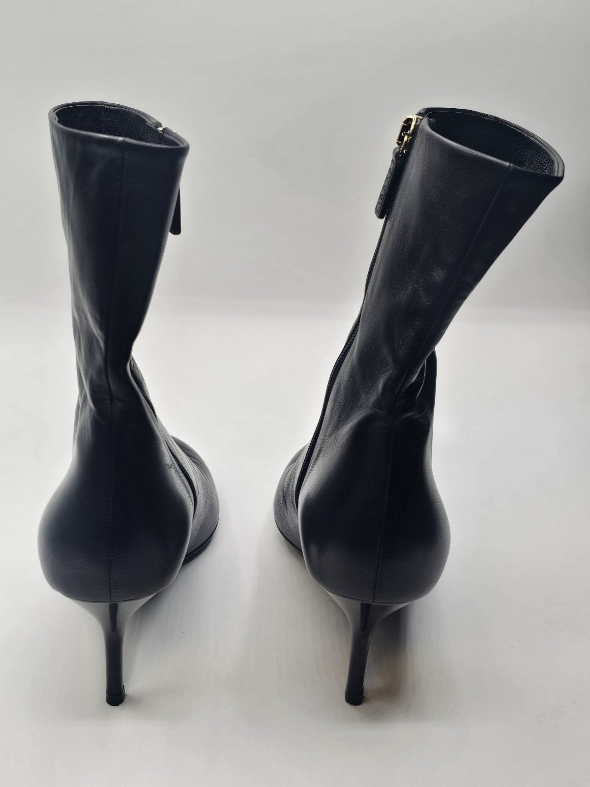 Gucci 246688 Black Leather Zip Up Ankle Boots Size 36.5 Used