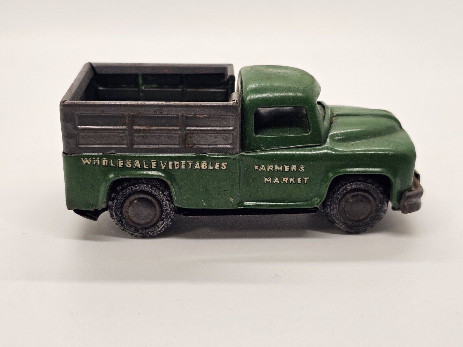 1950's Linemar Tin Friction Farmers Market Truck Green Decent Condition 4 Inch