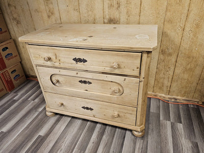 Reproduction English Antique Pine Chest Of 3 Drawers By Great British Pine Mine