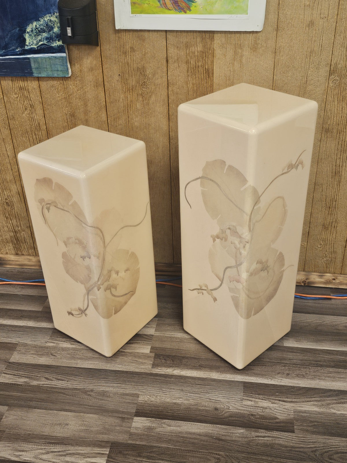 Vtg 1970s Post Modern Aldo Tura Style Laque Martin Lily Pad Pedestal Pair