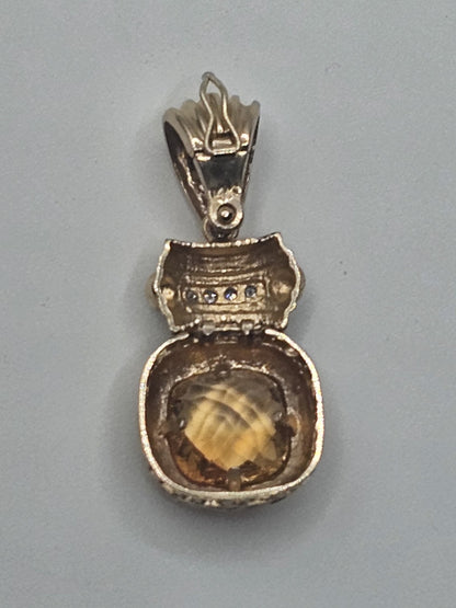 14k Yellow Gold Citrine Pendant W 4 Clear Stones 5.9 Grams 1.25 Inches Long 
