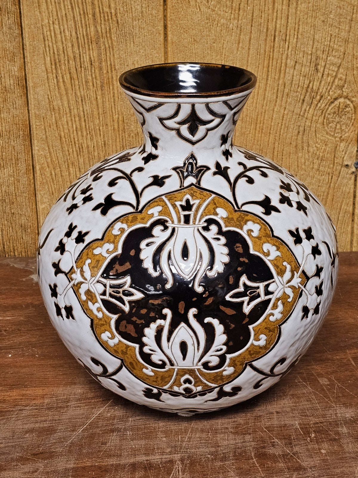 Maitland Smith Ceramic Porcelain Decorative Accent Vase 11.5 In T Brown & White