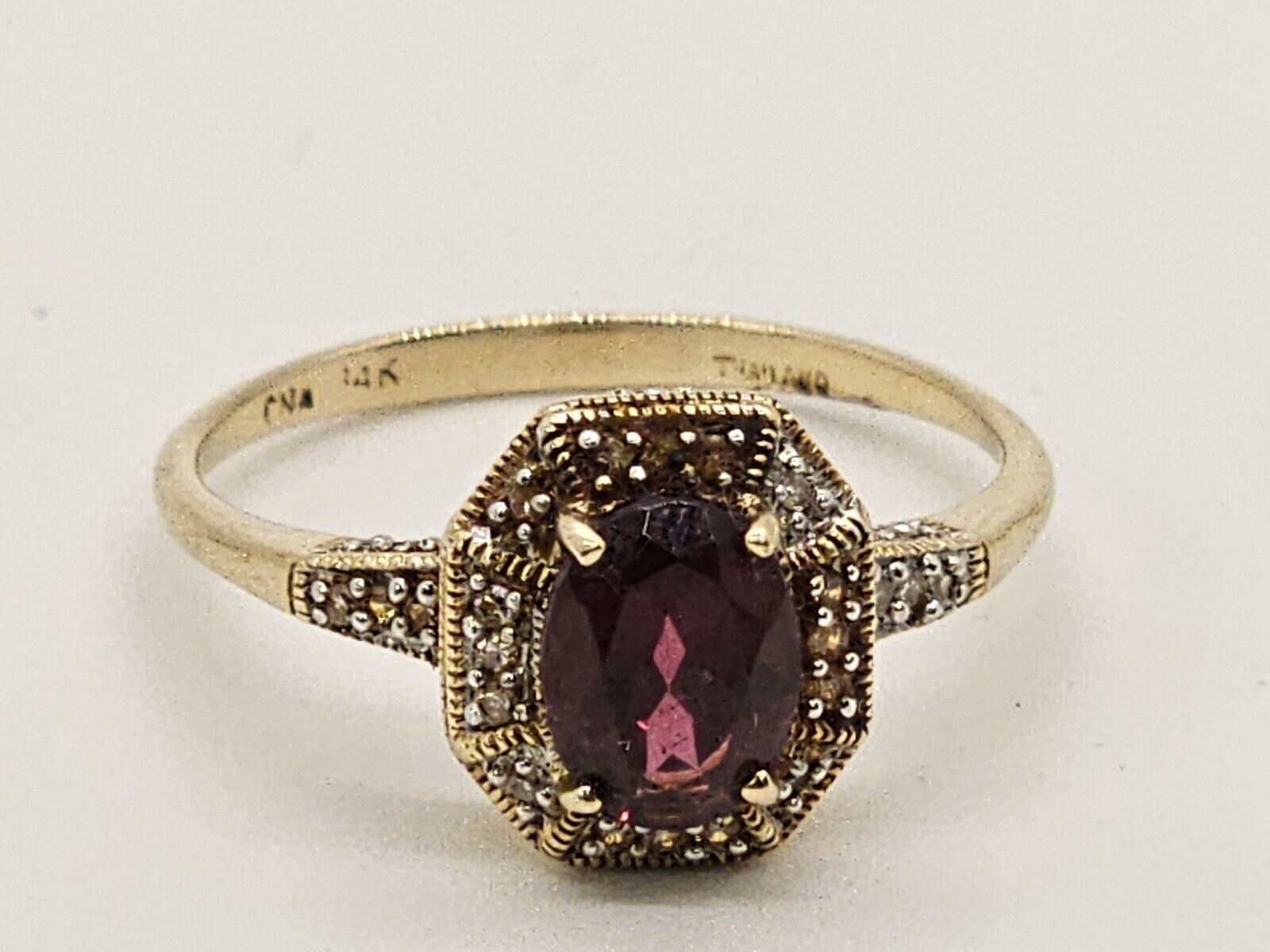 14k Yellow Gold Ring Size 10 W Dark Red Main Stone & Small Clear Stones  3.9 G