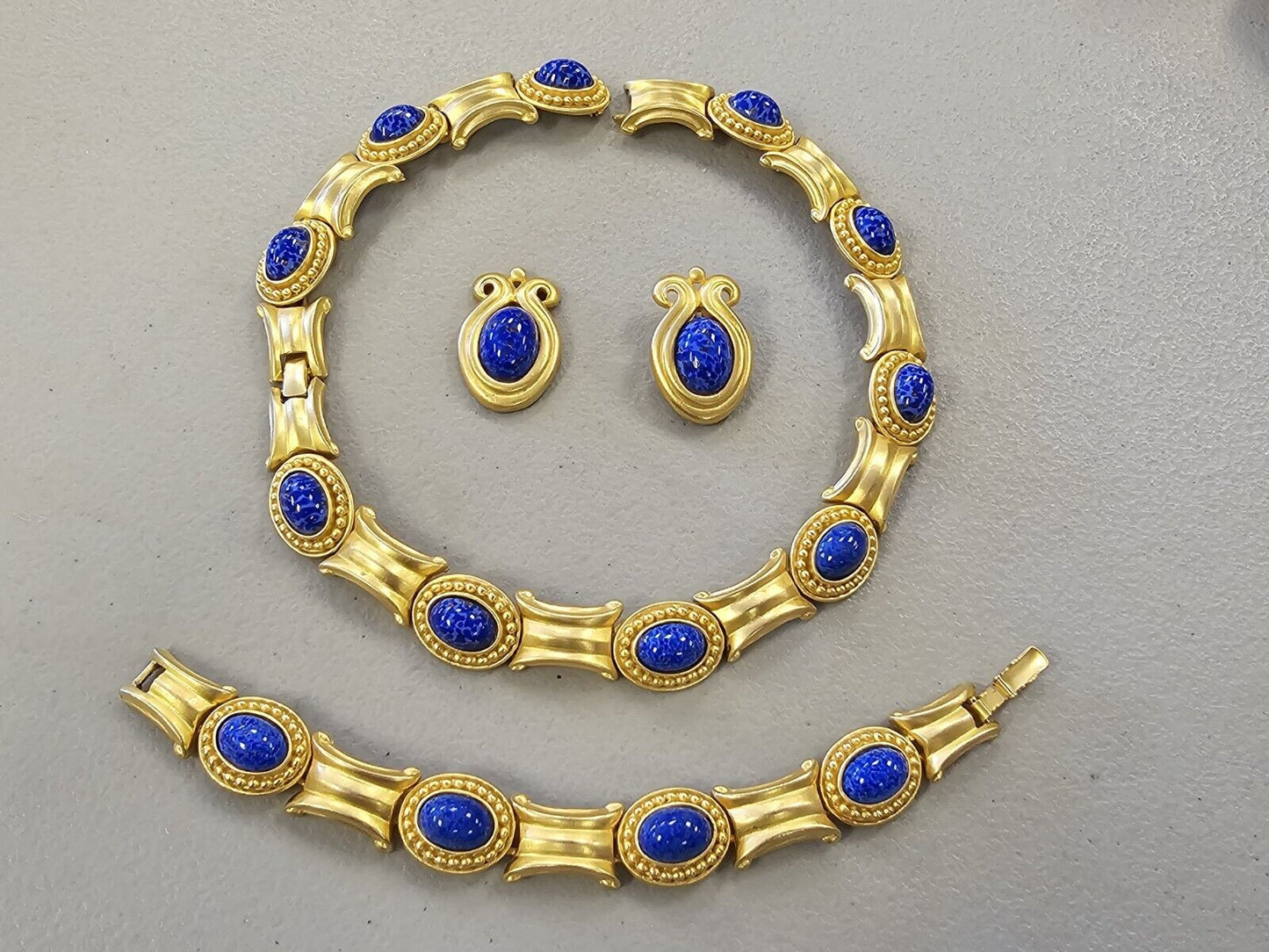 Vtg Gold Tone Necklace Bracelet Earring Set With Blue Gem Like Stones For Repair