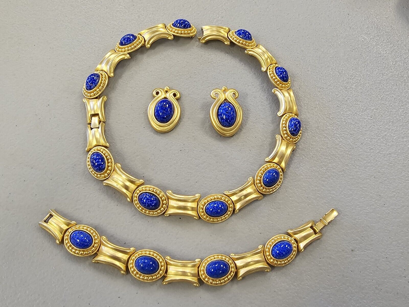 Vtg Gold Tone Necklace Bracelet Earring Set With Blue Gem Like Stones For Repair