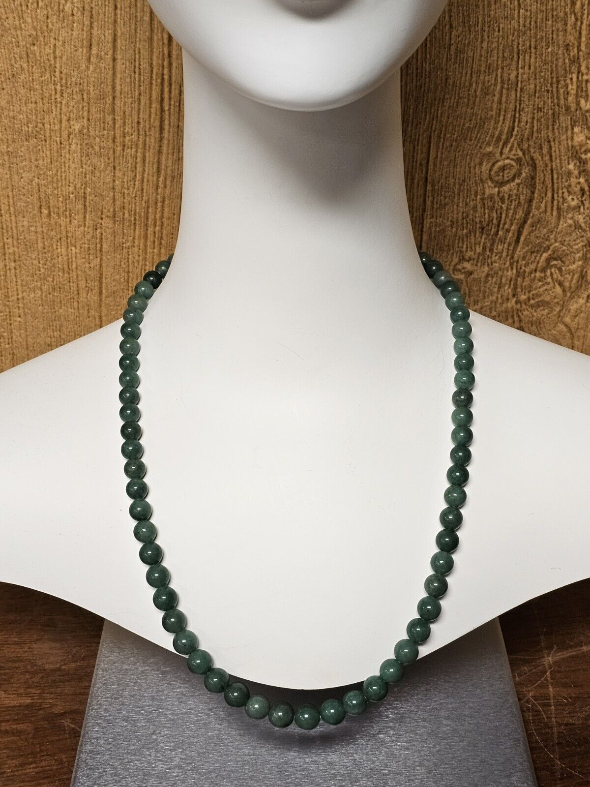 Beautiful Chinese Vintage Green Jade Bead Necklace 25 Inches Silver Screw Clasp