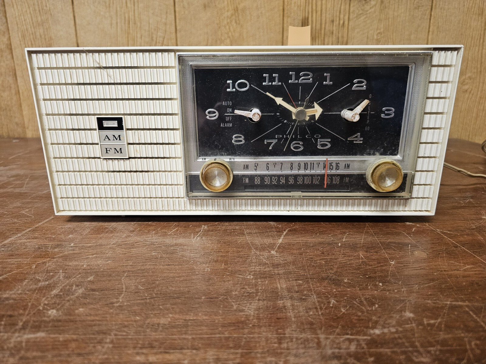 Vtg MCM Philco Clock Radio Model L799 In Working Order