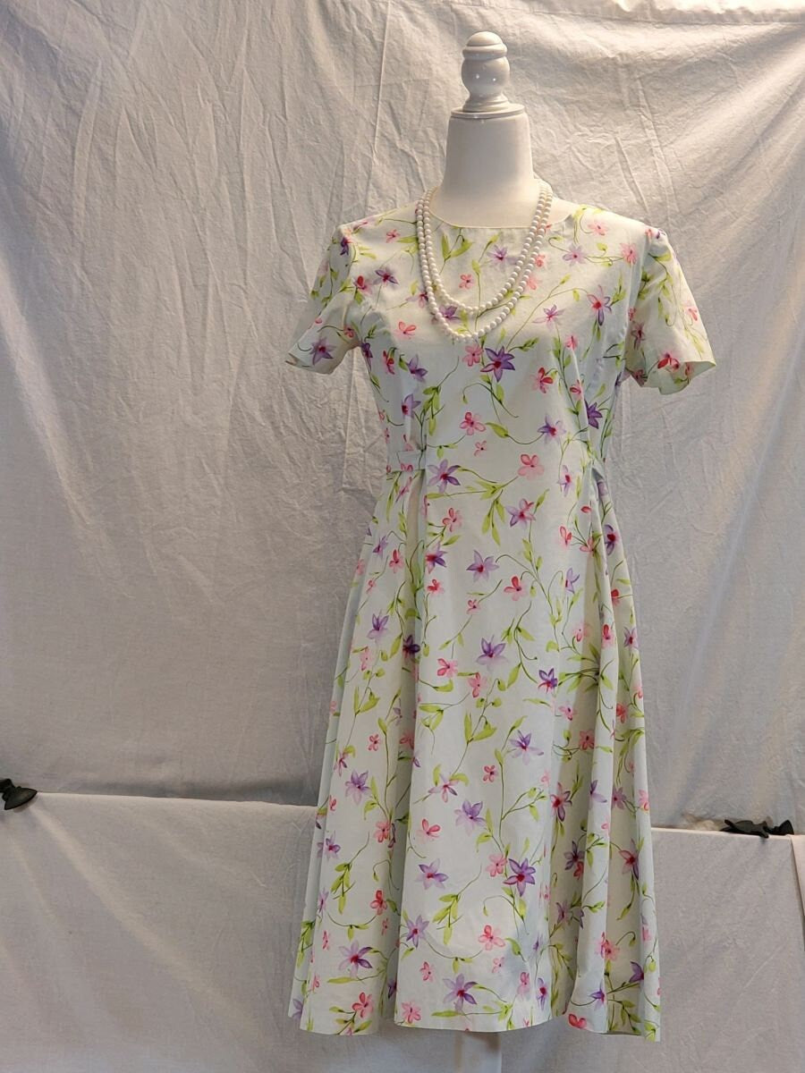 Vintage Spring / Summer Floral Dress