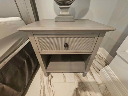 Queen Size Bassett Bedroom Set  Night stand with electrical access. Great condition