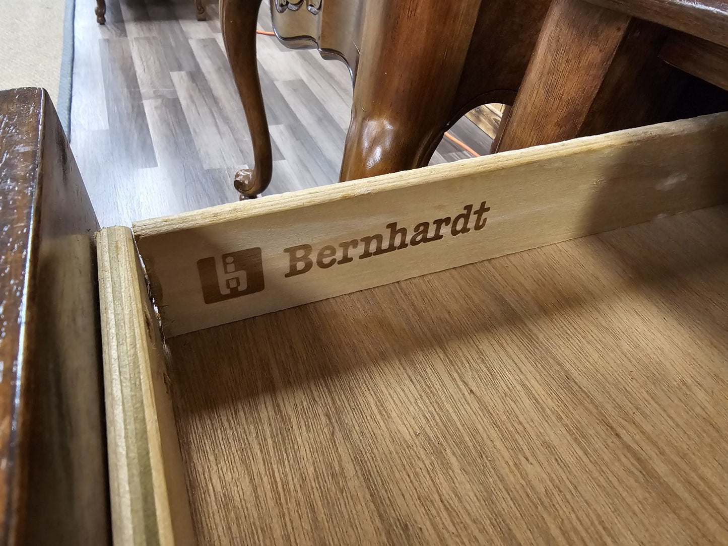 Bernhardt Side Table End Table Pair W Beautiful Burlwood Inlay Scallop Tops