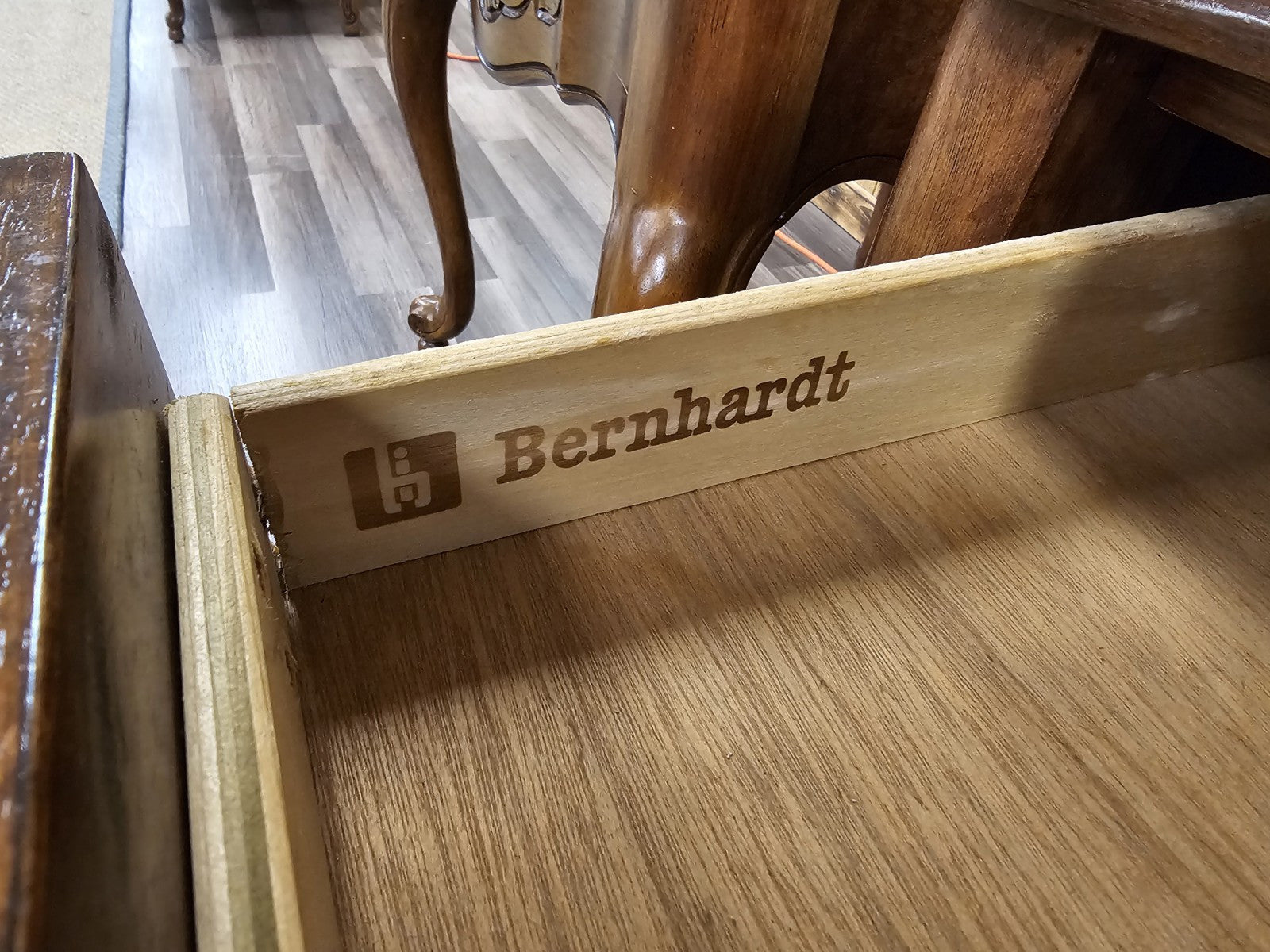 Bernhardt Side Table End Table Pair W Beautiful Burlwood Inlay Scallop Tops