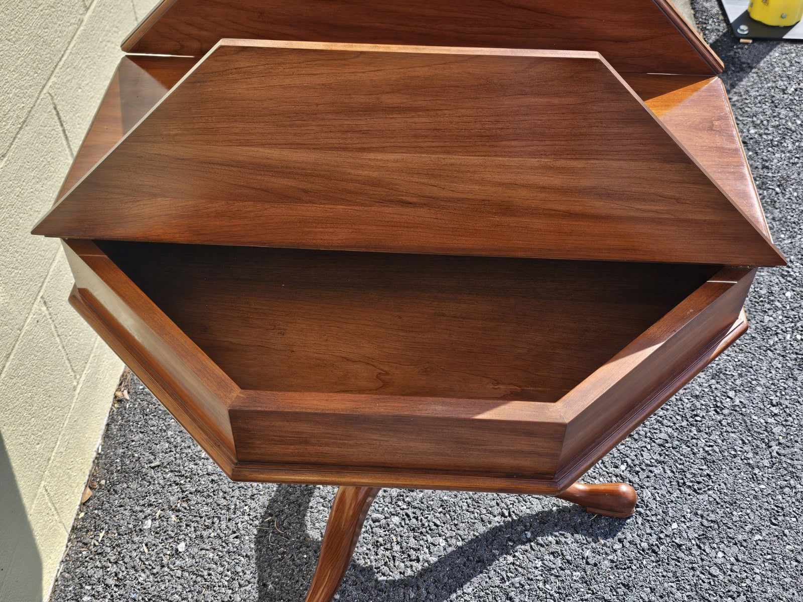 Henkel Harris Jefferson Black Cherry Octagon Flip Top Pedestal Center Side Table
